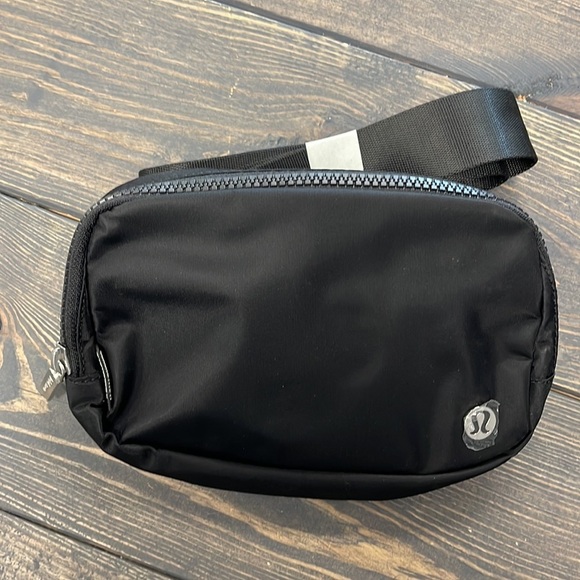 LULULEMON Everywhere Belt Bag - Color Black/White - One Size - Picture 6 of 7